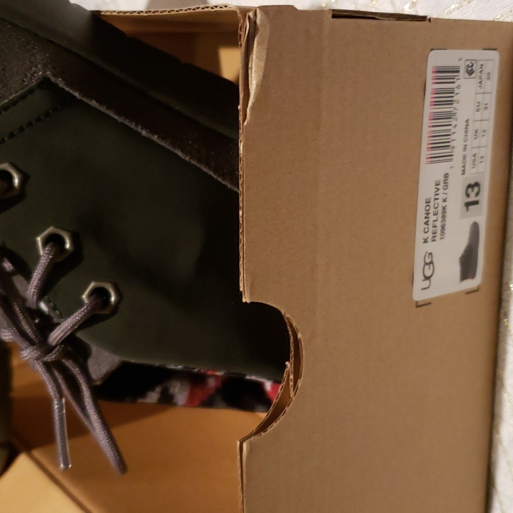 UGG New BOOTs KIDS Suede CANOE REFLECTIVE Treadlite Chukka Grey Red Black NIB 13 - Picture 16 of 16